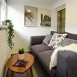 Spacious 1br In The Center - Amazing For Extended Boekarest